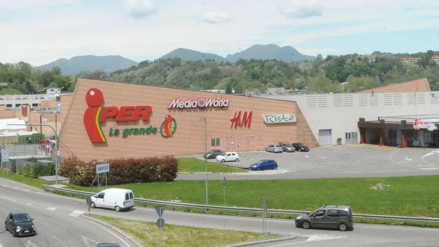 Iper Montebello SpA – Centro Commerciale Varese: progetto realizzato da Albini e Castelli